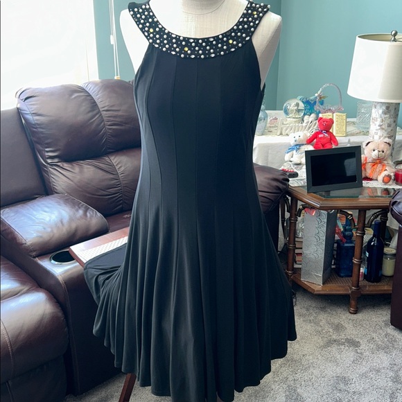 Jessica Howard Evening’s Dresses & Skirts - Jessica Howard Women’s Black Dress with Neckline with Pearls & Sequins Size 10